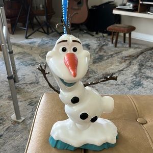 Disney’s Olaf 9”Sipper complete with twig arms